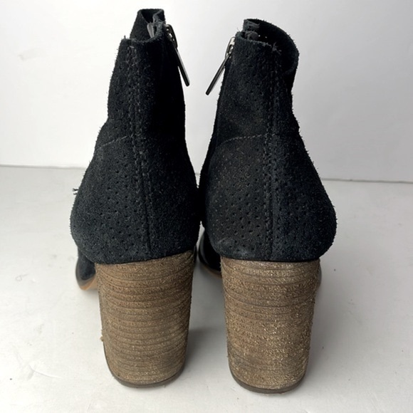 Vince Camuto Cava Black Ankle Boots 6 - Picture 4 of 7